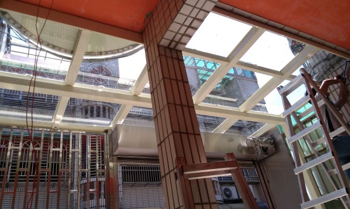 中壢區金鋒五街玻璃屋